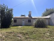 SE VENDE CASA 2 DORM. EN BARRIO PINARES ALMAFUERTE