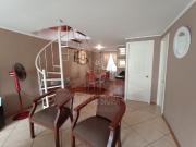 Se vende casa 2 pisos. Regularizada. Metro Laguna Sur