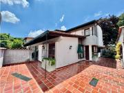 Se vende casa 300m2 3h+s/5b/4p Los Chorros