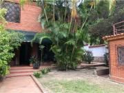Se vende casa 350m2 5h/6b/4p Prados del Este 6400