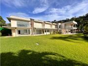 Se vende Casa 3600m2. Cerro Verde