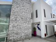 Se vende casa 365m2 Los Samanes 5725