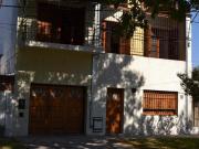 Se vende Casa 3 Dorm. c/Patio Verde y Cochera. Barrio...