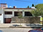SE VENDE CASA 3 DORM. PARQUE VELEZ SARSFIELD