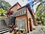 Se vende casa 400m2 3h+s/5b/6p + anexo Oripoto