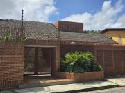 Se vende casa 400m2.4H+S/4B+S/6P. Colinas Del Tamanaco