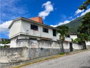 Se Vende Casa 410 m2 Los Palos Grandes 6h/3b/6p ACP