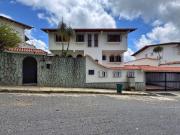 Se vende casa 426m2 4h/ 5b/ 5p Los Samanes