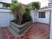 Se vende casa 450m2 Los Samanes 9926