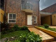 Se vende casa 4H+S/4B+S/3P. 228.08m2. Alto Hatillo, Urb...