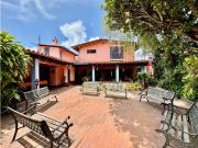 Se vende casa 500m2 4h+2s/5b/3p Prados del Este