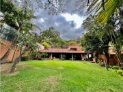 Se vende casa 538m2 5h+2s/5B/3p Cerro Verde Se vende casa 538m2 5h+2s/5B/3p Cerro Verde