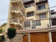 SE VENDE CASA 5PISOS 20 HABITACIONES CERCA U.CATÓLICA...