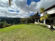 Se vende casa 670m2. Lomas del Mirador