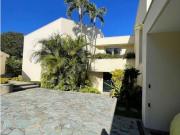 Se vende casa 790m2 4h+2s/ 8b/ 9p Cerro Verde