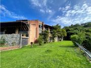 Se vende Casa 800m2,4h/4b/10p. Cerro Verde