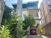 Se vende casa 800m2 Los Palos Grandes 7986