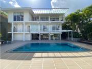 Se vende casa 900m² 3h+s∕5b+s∕6p en Prados del Este