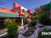 SE VENDE CASA A PIE DE CALLE EN LA CALERA