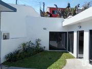 Se vende casa a un costado del parque Chapultepec,...