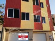 SE VENDE CASA ADAPTADA PARA 4 DEPARTAMENTOS EN COL....