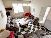 Se vende casa amplia iluminada, con departamento...