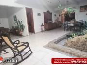 Se vende casa amplia, terraza con piscina pequeña, 2...