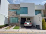 SE VENDE CASA, ARBOLEDAS DE SAN JAVIER