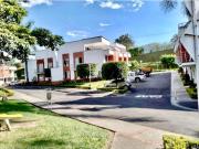 SE VENDE CASA AV SUR