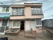 Se Vende Casa Bifamiliar Cerca Al Centro Comercial Unicentro