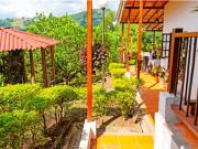 SE VENDE CASA CAMPESTRE EN LA AVENIDA CENTENARIO NORTE...