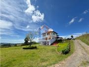 SE VENDE CASA CAMPESTRE EN MAMPUESTO RIONEGRO ANTIOQUIA