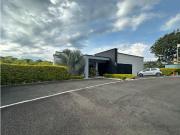 Se vende casa campestre en Maturín con 6 alcobas y terrazas