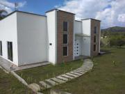 Se vende Casa Campestre Vía Armenia Pereira. C