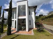 SE VENDE CASA CAMPESTRE VÍA EL AEROPUERTO EL EDÉN