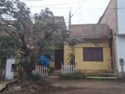 SE VENDE CASA COMO TERRENO EN SAN JUAN DE MIRAFLORES