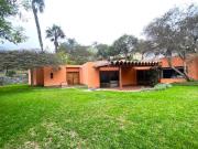 SE VENDE CASA COMO TERRENO PARA REMODELAR O CONSTRUIR...