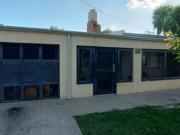 SE VENDE CASA CON 3 DORMITORIOS Y COCHERA