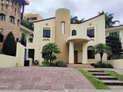 Se vende casa con 4 habitaciones y amplio jardin en Loma... Se vende casa con 4 habitaciones y amplio jardin en Loma...