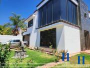 SE VENDE CASA CON ALBERCA EN PRADERAS DE LA HACIENDA