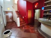 Se vende casa con amplio jardin dentro de coto en Loma Real