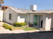 Se vende casa con amplio Jardín en Villas de Irapuato!