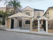 Se Vende casa con amplio patio en Urb.Ceibos Norte,...