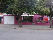 SE VENDE CASA CON DEPARTAMENTO EN BARRIO AMEGHINO SUR