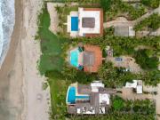 Se vende casa con frente de playa