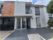 Se Vende Casa Con Local Comercial en el barrio Prado...