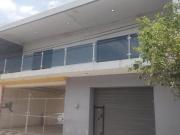 Se vende Casa con locales comerciales en Centro...