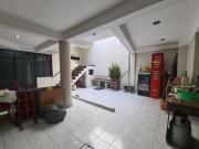 SE VENDE CASA CON LOCALES COMERCIALES EN GUSTAVO A....