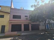 SE VENDE CASA CON LOCALES COMERCIALES EN GUSTAVO A....