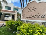 Se vende casa con muelle en Isla Dorada